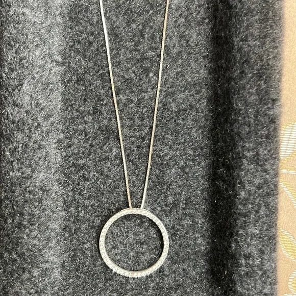 24’ silver necklace with circle of cubic zirconium - Picture 3 of 3